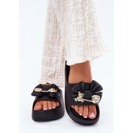 Zapatillas de espuma para mujeres en la plataforma con arco y un broche negro 3