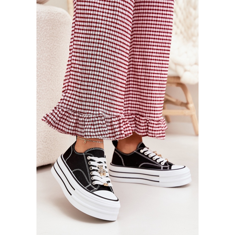 Zapatillas de deporte para mujeres en la plataforma con alfileres dorados negros 2