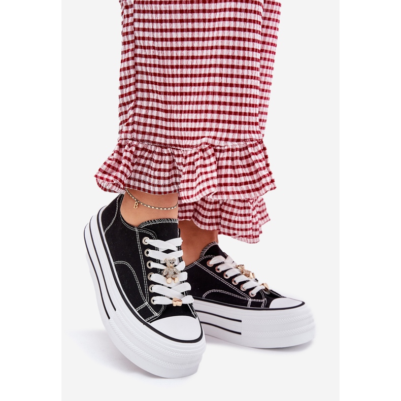 Zapatillas de deporte para mujeres en la plataforma con alfileres dorados negros 1