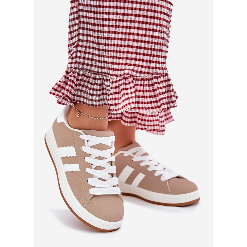 Zapatillas deportivas de zapatillas para mujeres con cuero ecológico oscuro beige 1