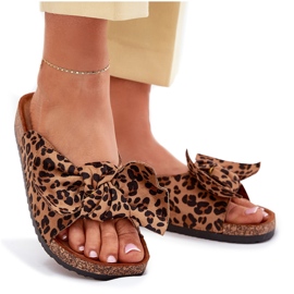 Chanclas para mujeres en una suela de corcho con un tazón de arco marrón 11