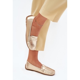 Mocasines dorados de cuero ecológico para mujeres 6