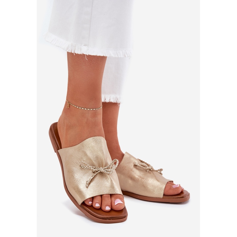 EVento Chanclas de mujer de late plana con una encuadernación decorativa de oro dorado 1 EVento Chanclas de mujer de late plana con una encuadernación decorativa de oro dorado 1