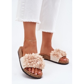 Chanclas para mujeres en una suela de corcho con flores decorativas beige 2