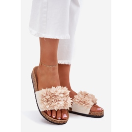 Chanclas para mujeres en una suela de corcho con flores decorativas beige 1