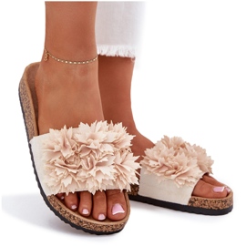 Chanclas para mujeres en una suela de corcho con flores decorativas beige 9