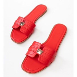 Zapatillas de mujer roja con un adorno en el cinturón rojo 2