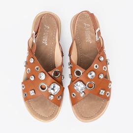 Sandalias para mujeres de caramelo con tachuelas beige 1