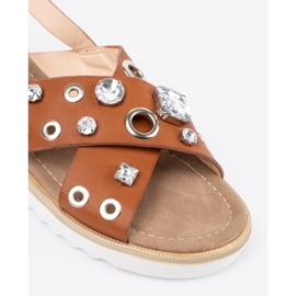 Sandalias para mujeres de caramelo con tachuelas beige 4