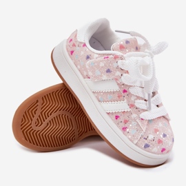 Zapatos deportivos de chicas brillantes con corazones rosados 3
