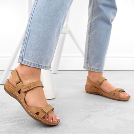 Cómodas sandalias de piel en beige W Helios 205 9