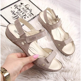 Cómodas sandalias de piel en beige W Helios 205 5
