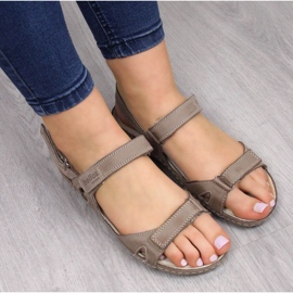 Cómodas sandalias de piel en beige W Helios 205 11