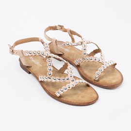 Sandalias beige decoradas con diamantes de imitación 1
