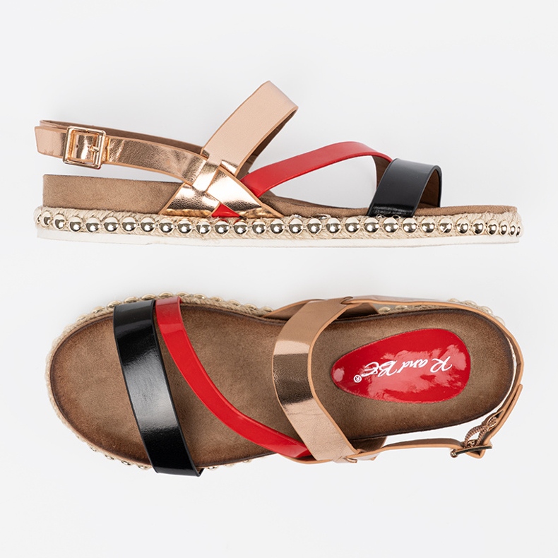 Sandalias para mujeres con una suela decorada dorado 1