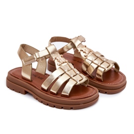 Sandalias de niñas con un detalle decorativo de oro dorado 6