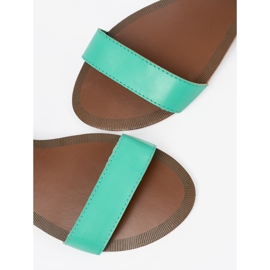 Sandalias verdes con cinturón de tobillo con una decoración dorada 5