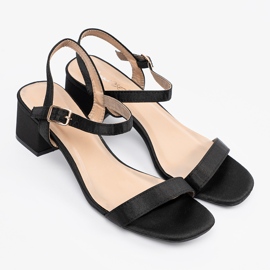 Shelvt Sandalias negras en el poste negro 1