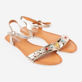 Sandalias planas doradas con tachuelas coloridas dorado 1