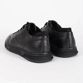 Zapatos de hombre negro aislado con pelaje 5