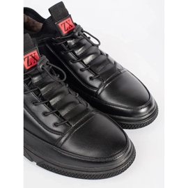 Zapatos deportivos negros aislados 1