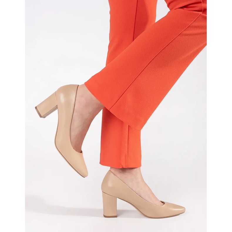 Sergio Leone Bombas beige en el pilar. 2