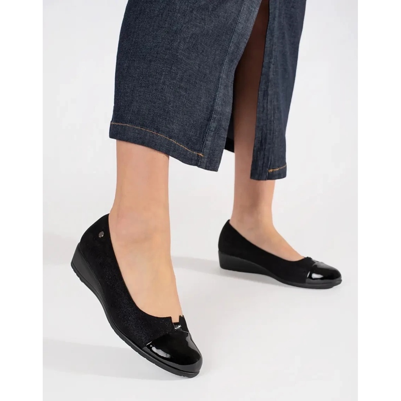 Goodin Zapatos negros con un dedo del pie barnizado 1