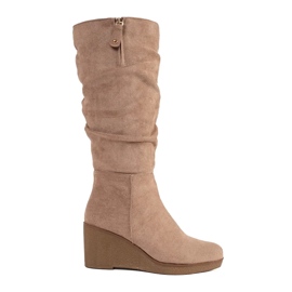 Botas para mujeres de gamuza frente a la rodilla beige 1 Botas para mujeres de gamuza frente a la rodilla beige 1
