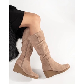 Botas para mujeres de gamuza frente a la rodilla beige 2