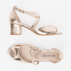 Goodin Sandalias de oro en un poste bajo dorado 5