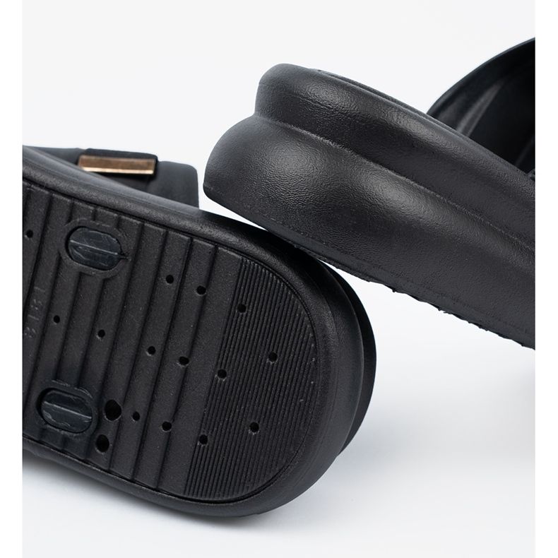 Seastar Zapatillas con hebillas doradas en la plataforma negro 1