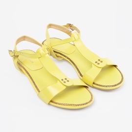 Sandalias amarillas en una suela plana amarillo 2