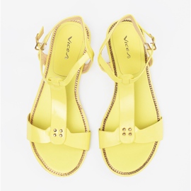 Sandalias amarillas en una suela plana amarillo 3