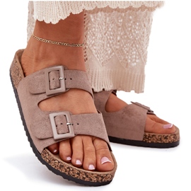 Zapatillas para mujeres en una plataforma de corcho con hebillas oscuras beige 9
