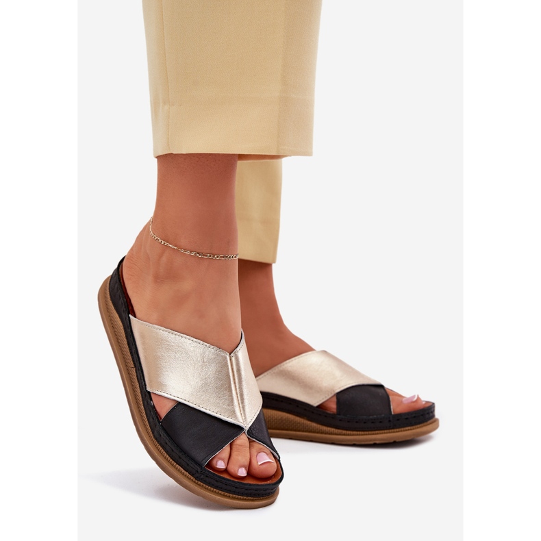 Flip de cuero para mujeres en la plataforma Maciejka L4986-25 de oro negro 1