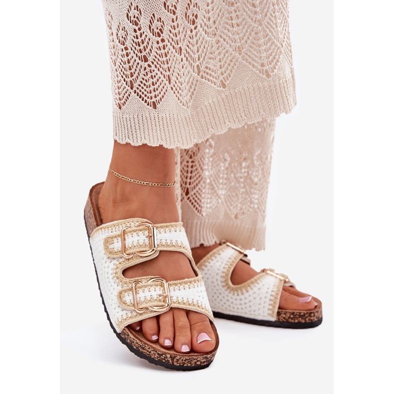 Chanclas para mujeres de crochet con hebillas doradas hebillas blancas blanco 1
