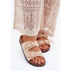 Chanclas para mujeres de crochet con hebillas doradas beige 3