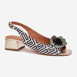Sandalias de cuero para mujeres en una cuadra con una flor decorativa Laura Messi 2973 Blanco y negro 4