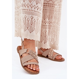 Sandalias de mujer de ceñada plana con tachuelas doradas beige 2