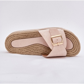 Zapatillas para mujeres en la plataforma con una abrazadera dorada beige 9