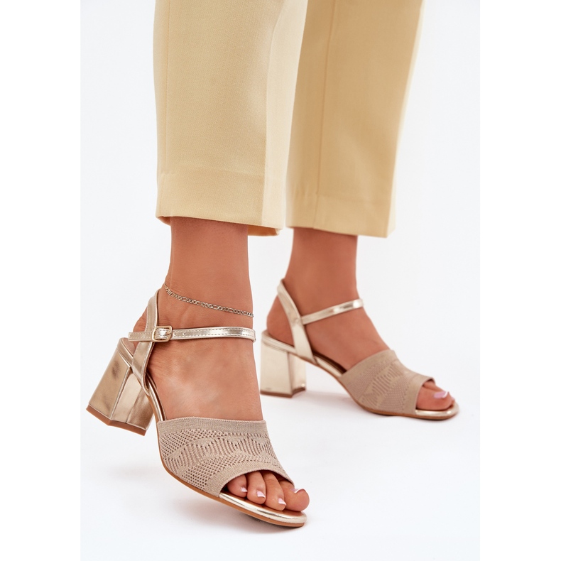 Sandalias de mujeres con tacones dorados Tacones de oro 2