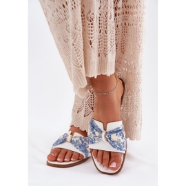 Chanclas de mujer plana con un arco blanco 3