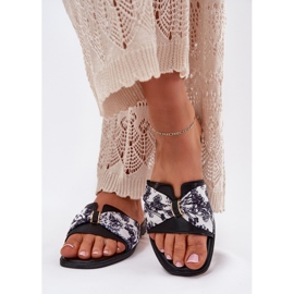 Chanclas de mujer plana con un arco negro 3