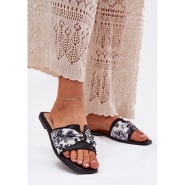 Chanclas de mujer plana con un arco negro 2 Chanclas de mujer plana con un arco negro 2