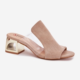 Zapatillas para mujeres en un post beige dorado 4