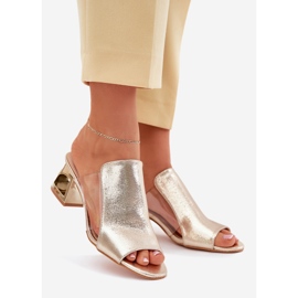 Flip Flip Flip Flip en el poste dorado 1 Flip Flip Flip Flip en el poste dorado 1