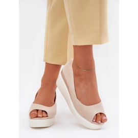 Sandalias para mujeres para una cuña con beige ligero de gamuza ecológica 3