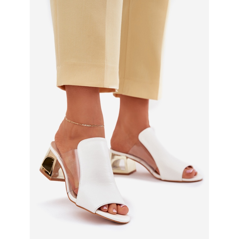 Flip Flip Flip Flip en el poste blanco 1