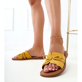 Chanclas amarillas con arco y decoración en los bordes amarillo 4