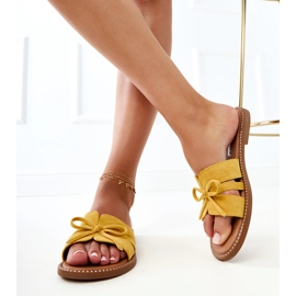 Chanclas amarillas con arco y decoración en los bordes amarillo 5